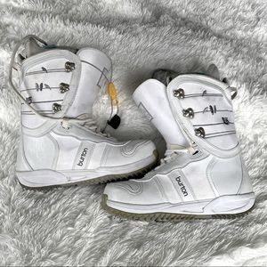 SOLD 10/16: Women’s Burton Lodi Snowboard Boots, Size 8.5